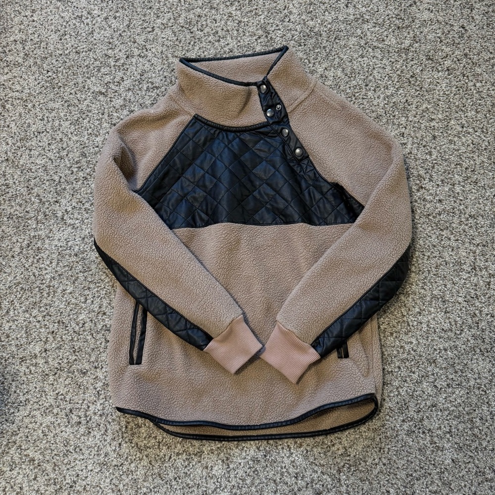 Abercrombie and Fitch Tan and Black Quilted Fleece Pullover